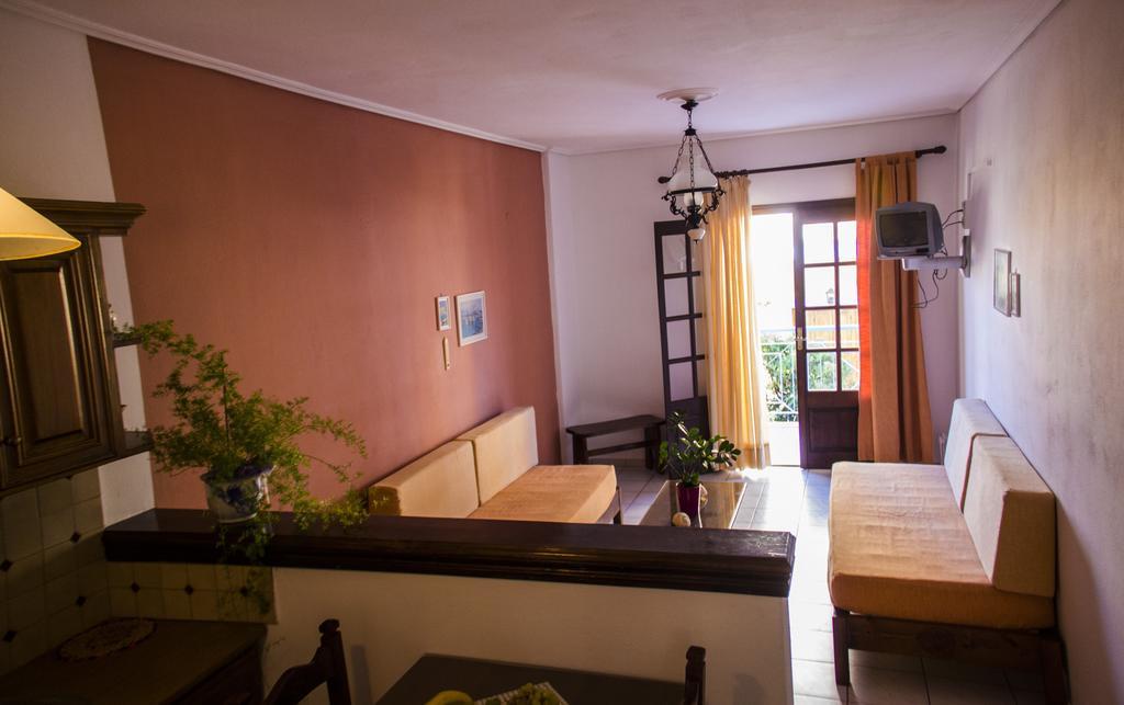 Hesperia Hotel Karlovassi Habitación foto